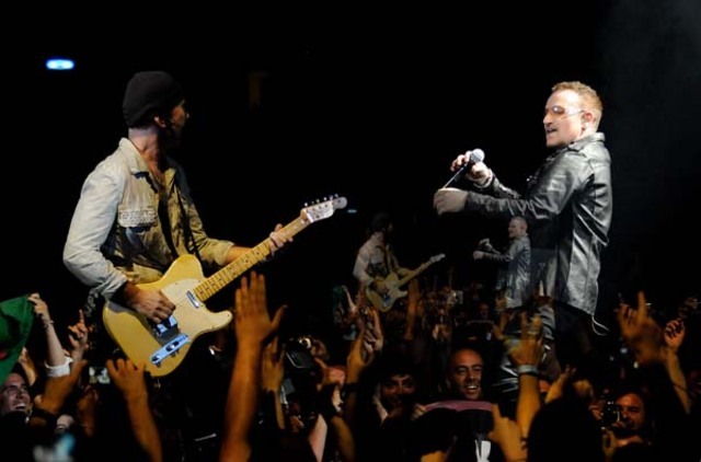 U2 - Vertigo Milan Live - YouTube