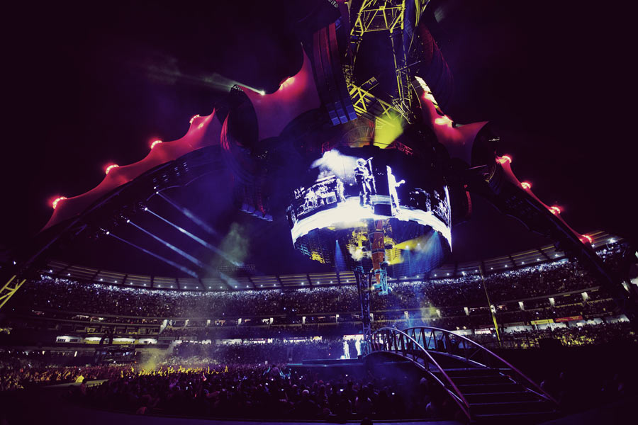 U2 > News > Club Night in Anaheim