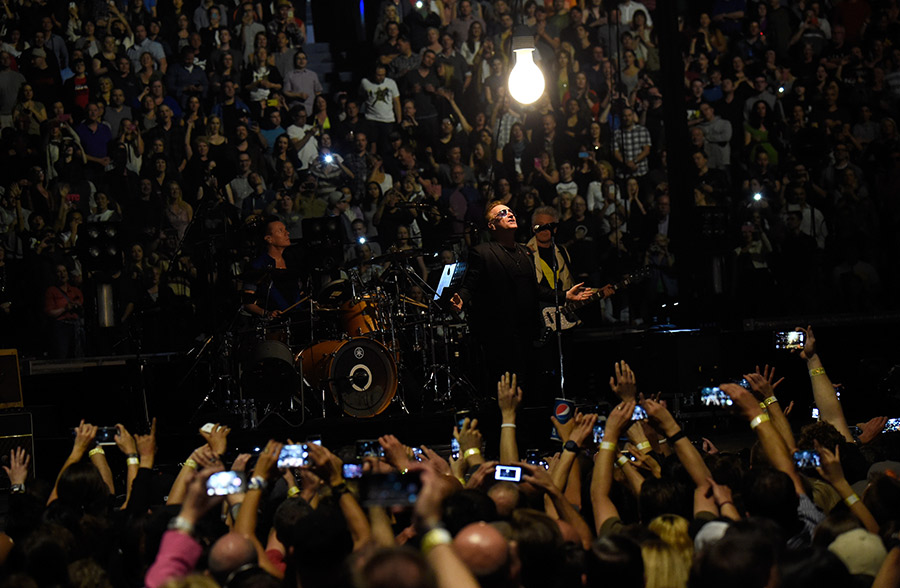 U2 > News > 'Visually Stunning'