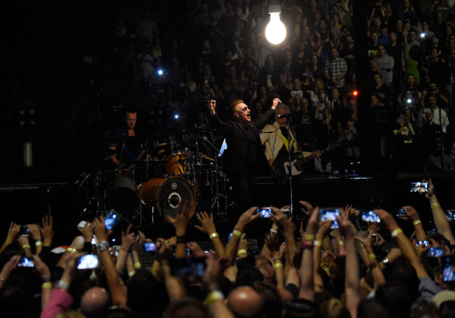 U2 > News > 'Visually Stunning'